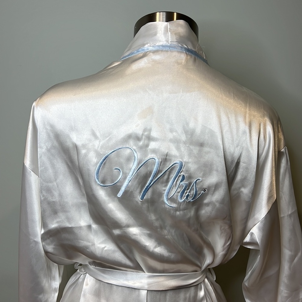NWT MRS. Robe for Bride - Picture 8 of 12